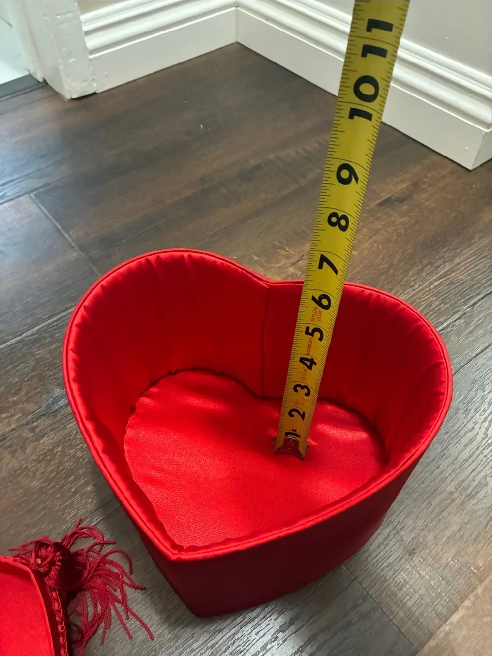 VTG Elegant Heart-Shaped Red Satin Jewelry Hat Lingerie Keepsake Box with Tassel